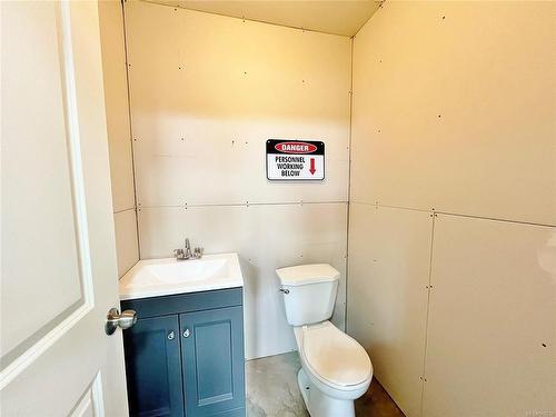 7985 Berridge St, Crofton, BC - Indoor Photo Showing Bathroom