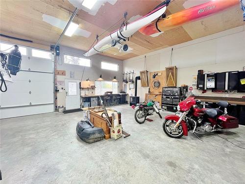 7985 Berridge St, Crofton, BC - Indoor Photo Showing Garage