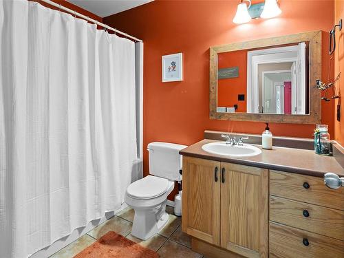 A-4018 Otter Point Rd, Sooke, BC - Indoor Photo Showing Bathroom