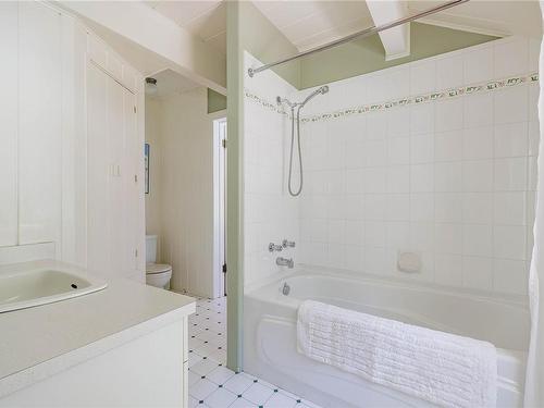 2860 Southey Point Rd, Salt Spring, BC - Indoor Photo Showing Bathroom