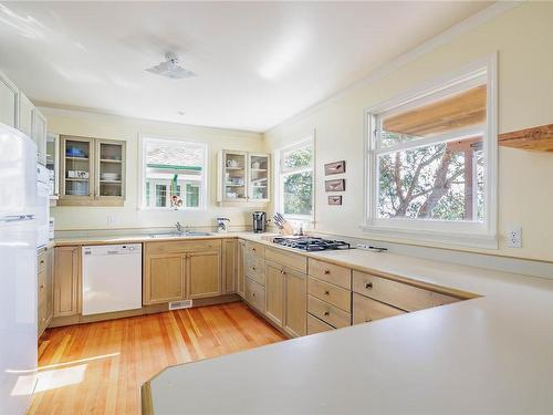 2860 Southey Point Rd, Salt Spring, BC - Indoor Photo Showing Kitchen