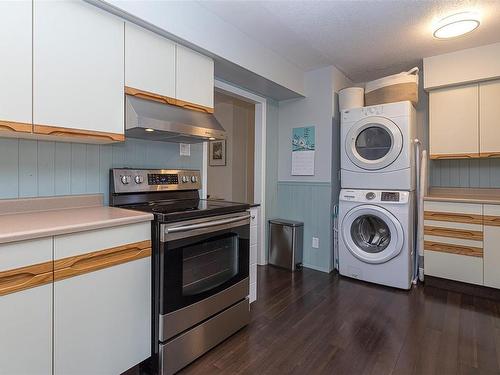 3340 Betula Pl, Colwood, BC - Indoor Photo Showing Laundry Room