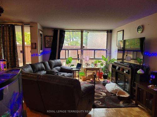 102-1705 Mccowan Rd, Toronto, ON - Indoor Photo Showing Living Room