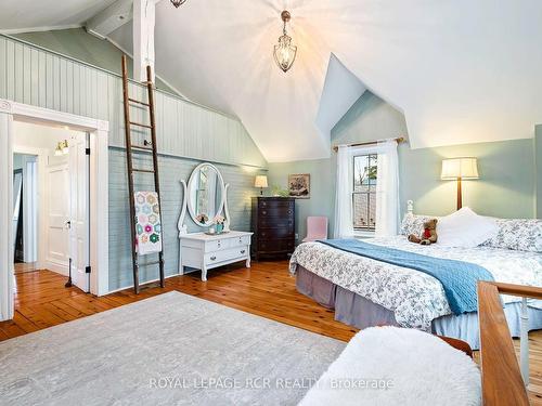 31 Wellington St, Orangeville, ON - Indoor Photo Showing Bedroom