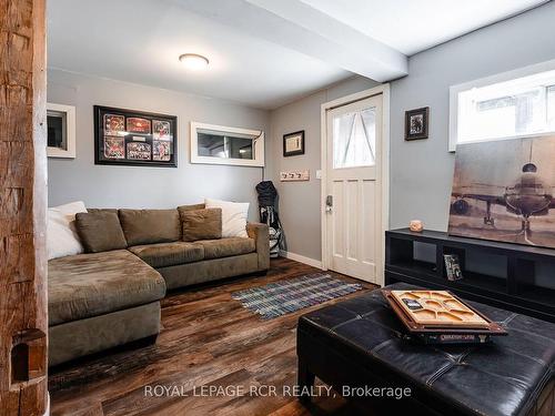 31 Wellington St, Orangeville, ON - Indoor Photo Showing Living Room