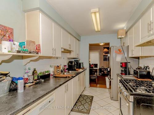 4 Foxacre Row, Brampton, ON - Indoor Photo Showing Kitchen