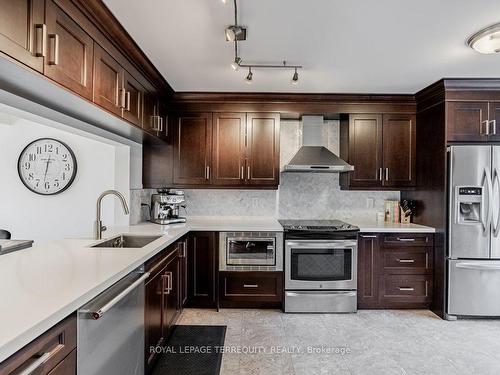 21-3140 Fifth Line W, Mississauga, ON - Indoor Photo Showing Kitchen With Stainless Steel Kitchen With Upgraded Kitchen