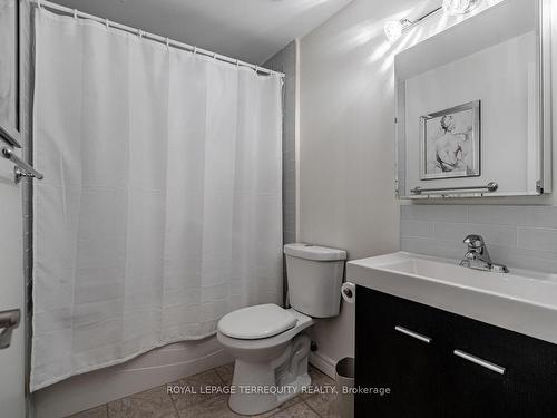 21-3140 Fifth Line W, Mississauga, ON - Indoor Photo Showing Bathroom