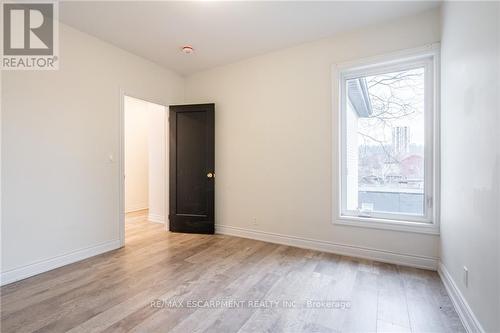360 Cannon St E, Hamilton, ON - Indoor Photo Showing Other Room