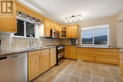 5093 Salmon River Rd Road, Armstrong, BC - Indoor Photo Showing Kitchen With Double Sink