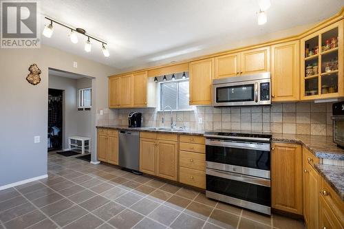 5093 Salmon River Rd Road, Armstrong, BC - Indoor Photo Showing Kitchen