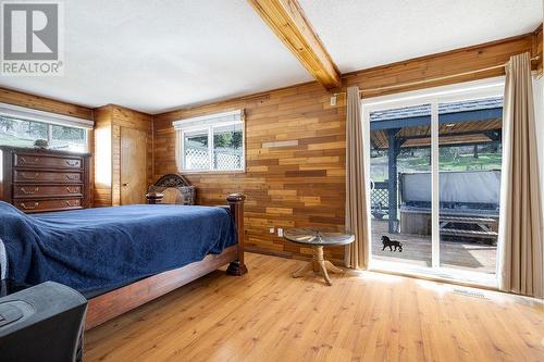 5093 Salmon River Rd Road, Armstrong, BC - Indoor Photo Showing Bedroom