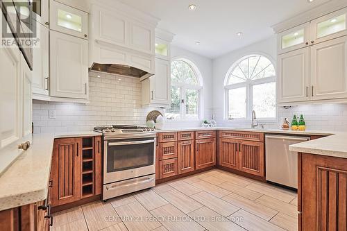 854 Baylawn Drive, Pickering, ON - Indoor Photo Showing Kitchen With Upgraded Kitchen