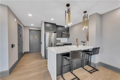 5055 Greenlane Road|Unit #343, Beamsville, ON - Indoor Photo Showing Kitchen With Stainless Steel Kitchen With Upgraded Kitchen