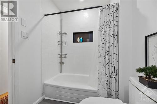 35C Stonehaven Drive, Ottawa, ON - Indoor Photo Showing Bathroom