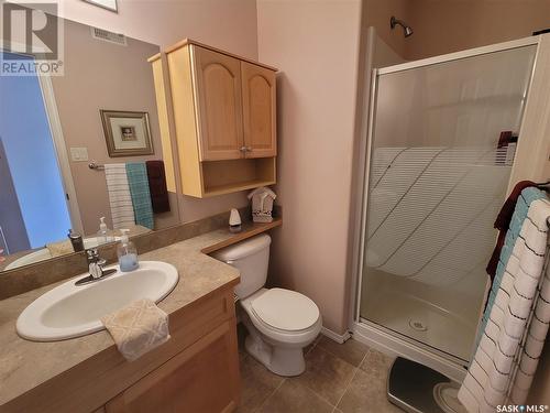 8078 Knox Place, Regina, SK - Indoor Photo Showing Bathroom