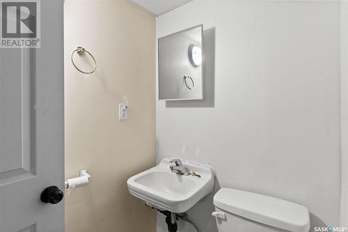 303 8Th Avenue E, Watrous, SK - Indoor Photo Showing Bathroom