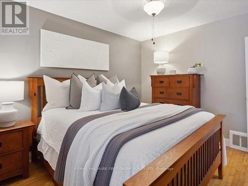 262 Highland Ave, Oshawa, ON - Indoor Photo Showing Bedroom