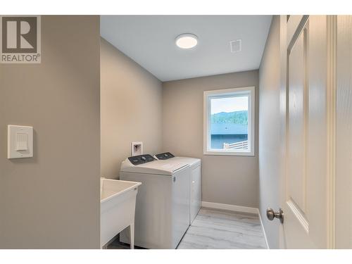 2872 Golf Course Drive, Blind Bay, BC - Indoor Photo Showing Laundry Room