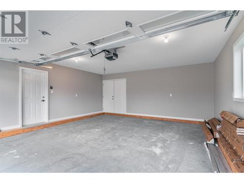2872 Golf Course Drive, Blind Bay, BC - Indoor Photo Showing Garage