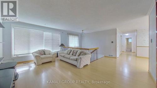 91 Fergus Ave, Richmond Hill, ON - Indoor Photo Showing Living Room