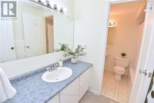 2 - 2222 Upper Middle Road, Burlington, ON - Indoor Photo Showing Bathroom