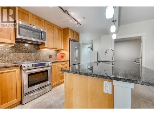 75 Martin Street Unit# 101, Penticton, BC - Indoor Photo Showing Kitchen With Upgraded Kitchen
