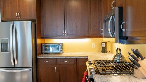 27 - 420 20Th Avenue, Creston, BC - Indoor Photo Showing Kitchen