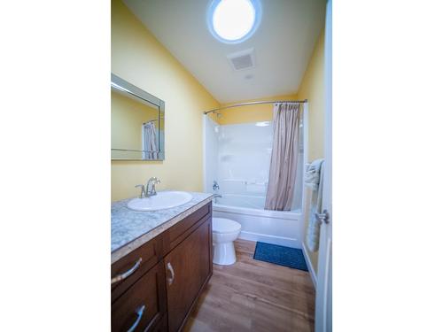 27 - 420 20Th Avenue, Creston, BC - Indoor Photo Showing Bathroom