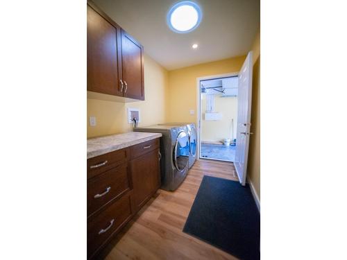 27 - 420 20Th Avenue, Creston, BC - Indoor Photo Showing Laundry Room