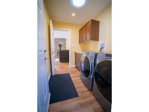 27 - 420 20Th Avenue, Creston, BC - Indoor Photo Showing Laundry Room