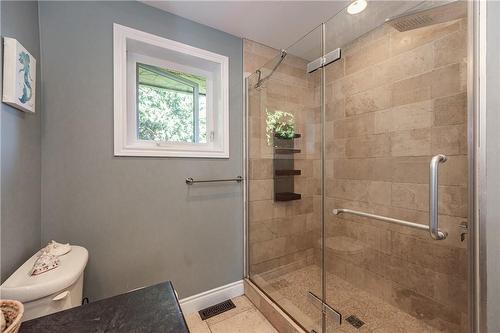 5140 Appleby Line, Burlington, ON - Indoor Photo Showing Bathroom