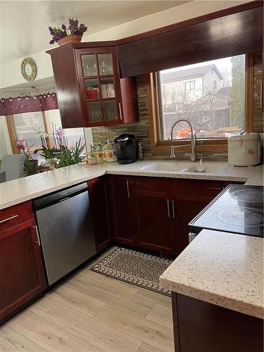 23 Princemere Road, Winnipeg, MB - Indoor Photo Showing Kitchen