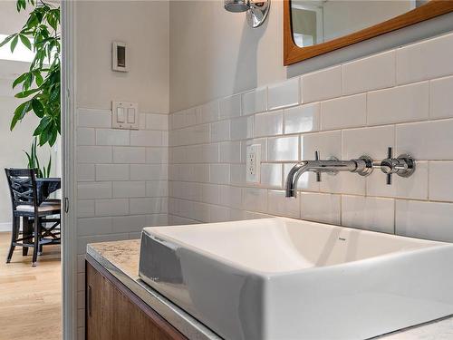1742 Haultain St, Victoria, BC - Indoor Photo Showing Bathroom