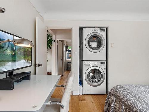 1742 Haultain St, Victoria, BC - Indoor Photo Showing Laundry Room