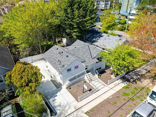 3192 Fifth St, Victoria, BC - Outdoor