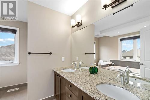 124 Dulmage Crescent, Carleton Place, ON - Indoor Photo Showing Bathroom