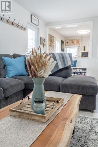 2065 Pitt Street, Cornwall, ON - Indoor Photo Showing Living Room