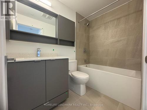 516 - 415 Main Street W, Hamilton, ON - Indoor Photo Showing Bathroom
