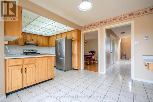6 Fernbrook Cres, Brampton, ON - Indoor Photo Showing Kitchen