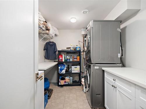 5675 Wellsview Rd, Saanich, BC - Indoor Photo Showing Laundry Room
