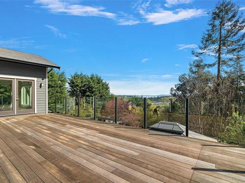 5675 Wellsview Rd, Saanich, BC - Outdoor With Deck Patio Veranda