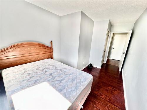 3358 Lake Shore Boulevard W|Unit #A, Toronto, ON - Indoor Photo Showing Bedroom