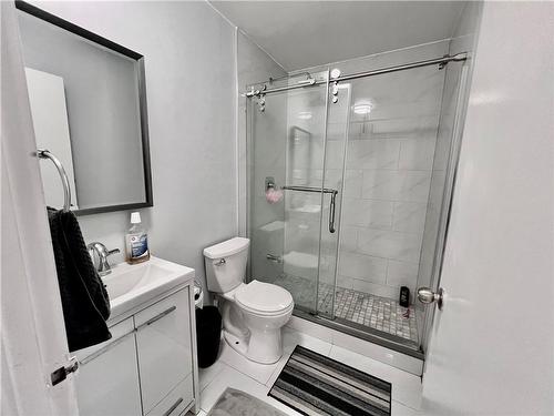 3358 Lake Shore Boulevard W|Unit #A, Toronto, ON - Indoor Photo Showing Bathroom