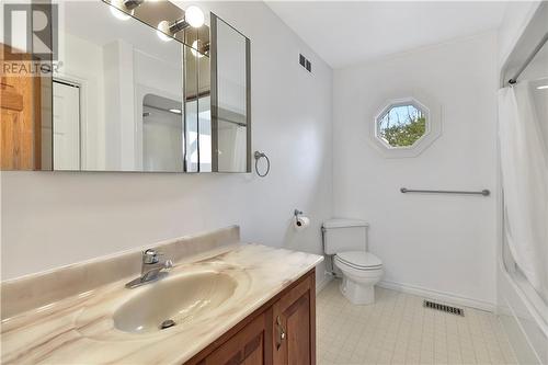 4732 County Road 18 Road, Prescott, ON - Indoor Photo Showing Bathroom