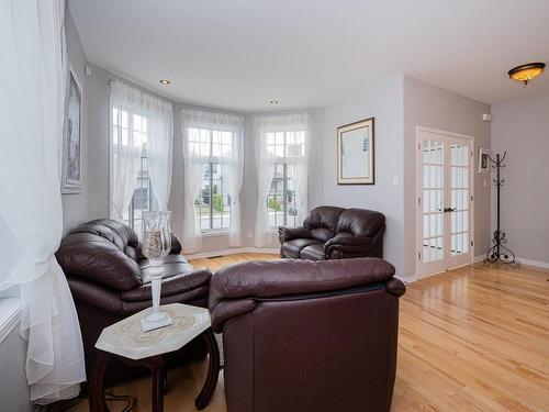 Salon - 4955 Rue Cherrier, Laval (Chomedey), QC - Indoor Photo Showing Living Room