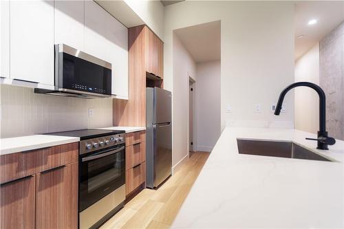 26 Augusta Street|Unit #209, Hamilton, ON - Indoor Photo Showing Kitchen With Upgraded Kitchen