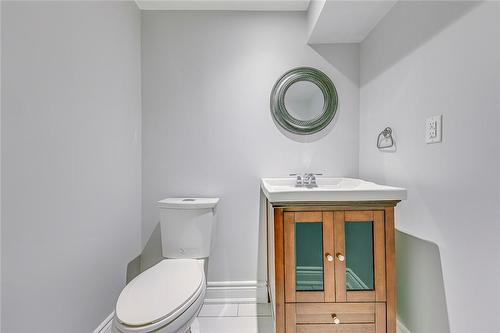 664 Geneva Park Drive, Burlington, ON - Indoor Photo Showing Bathroom