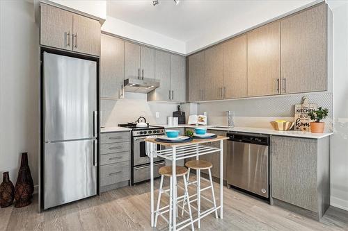 212 King William Street E|Unit #714, Hamilton, ON - Indoor Photo Showing Kitchen With Upgraded Kitchen