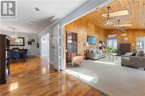 17 Harris Crescent, Beachburg, ON - Indoor Photo Showing Living Room